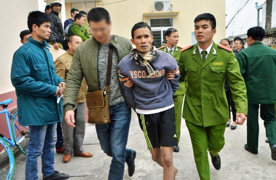 Đối tượng Phạm Văn Nguyên bị bắt giữ. Ảnh: Thu Hằng (Đài Móng Cái)