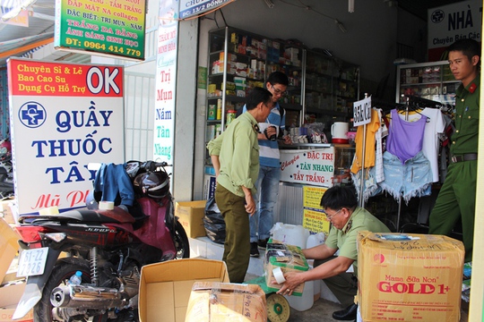 
Tiệm thuốc tây do bà Năm làm chủ
