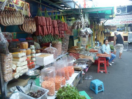 Chợ Campuchia trên đường Lê Hồng Phong, quận 10, TP HCM với nhiều đặc sản