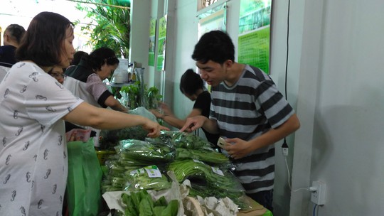 Một gian hàng rau sạch tại Phiên chợ xanh tử tế Ảnh: NGỌC ÁNH