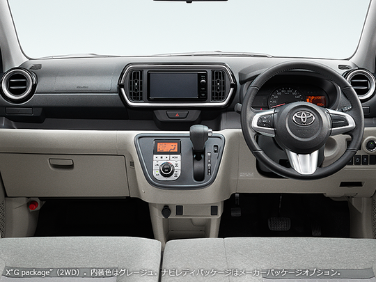 Bên trong Toyota Passo là không gian nội thất khá rộng rãi. Xe có điều hòa không khí điều khiển điện tử, màn hình một màu TFT trên cụm điều khiển trung tâm, nút bấm khởi động máy, cửa sổ chỉnh điện và ghế sau gập 60:40.