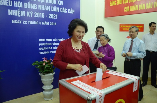 Bà Nguyễn Thị Kim Ngân Ủy viên Bộ chính trị, Chủ tịch Quốc hội tiến hành bỏ phiếu