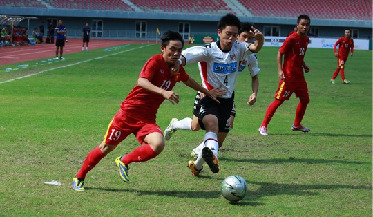 
U19 Việt Nam quyết không để mất tuyến giữa khi tái đấu U19 Sapporo Ảnh: Mộc Nghênh
