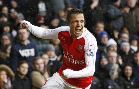 A. Sanchez sau bàn gỡ hòa 2-2 cho Arsenal tối 5-3 Ảnh: REUTERS