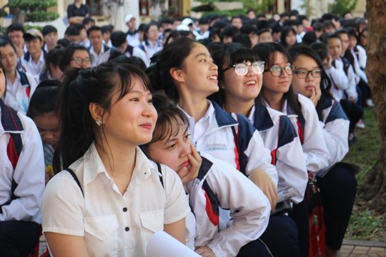Học sinh tham gia chương trình “Đưa trường học đến thí sinh” 2016 tại tỉnh Kon Tum