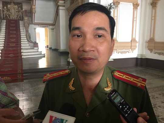 
Đại tá Nguyễn Sỹ Quang, Trưởng Phòng Tham mưu Công an TP HCM trả lời báo chí sáng 24-3
