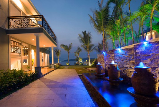 Sunset Villas về đêm