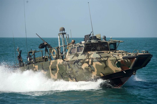 Một tàu tuần tra nhỏ của Mỹ hoạt động ở Vịnh Ả Rập hồi tháng 10-2015. Ảnh: US Navy