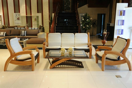 Ghế sofa dạng với hình dáng tay vịn độc đáo.