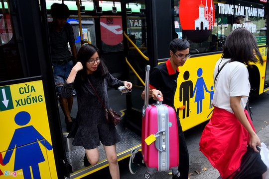 
&nbsp;Hành khách di chuyển trên xe sẽ được nhân viên nhiệt tình giúp đỡ bất cứ trong tình huống nào.
