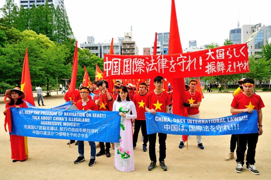 Buổi tuần hành bắt đầu từ công viên Utsubo (quận Nishi,TP Osaka) di chuyển đến lãnh sự quán Trung Quốc tại Nhật Bản