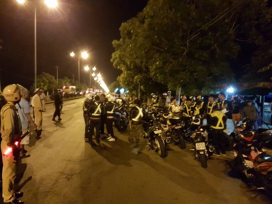 
Nhiều tài xế chạy theo đoàn phượt gây mất an ninh trật tự ở TP Đà Nẵng Ảnh: CSGT cung cấp
