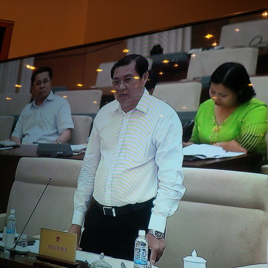 
Chủ tịch UBND TP Đà Nẵng Huỳnh Đức Thơ trình bày thêm đề xuất cơ chế đặc thù đối với TP thủ phủ Miền Trung.
