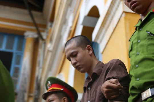 
Bị cáo Nguyễn Hải Dương được dẫn giải về trại giam
