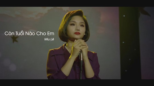 Ca khúc “Còn tuổi nào cho em” của Trịnh Công Sơn được Miu Lê trình diễn trong phim “Em là bà nội của anh” (Ảnh do nhà sản xuất phim cung cấp)
