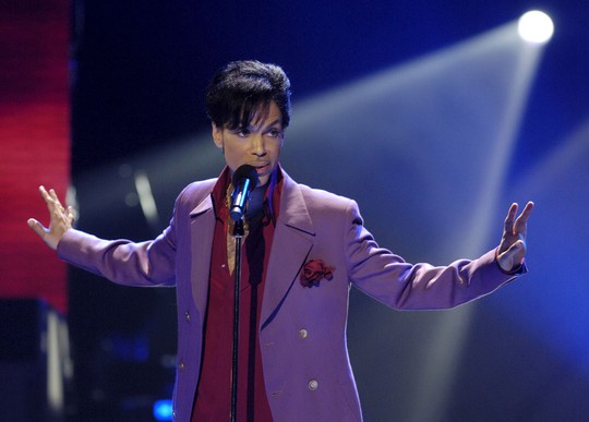 Huyền thoại Prince đột tử khiến người hâm mộ tiếc thương Ảnh: REUTERS