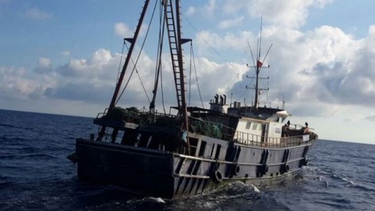 Một tàu cá đánh bắt trái phép của Trung Quốc: Ảnh: Stop Illegal fishing