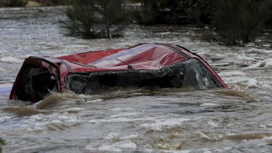 
Chủ chiếc xe này đã thiệt mạng khi cố vượt nước lũ ở Cotter Reserve, TP Canberra. Ảnh: SMH
