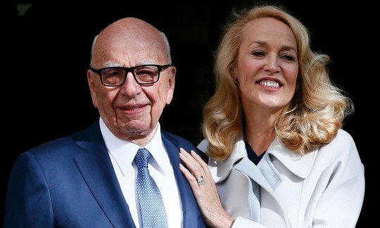 Ông Murdoch đã chính thức cưới bà Jerry Hall kém ông 25 tuổi. Ảnh: Reuters