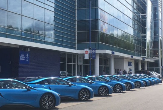 
19 chiếc BMW i8 được chuyển tới đại bản doanh của Leicester City.
