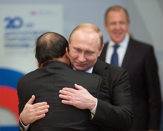 
Tổng thống Vladimir Putin nồng nhiệt chào đón Thủ tướng Nguyễn Xuân Phúc tới Sochi dự Hội nghị cấp cao ASEAN-Nga
