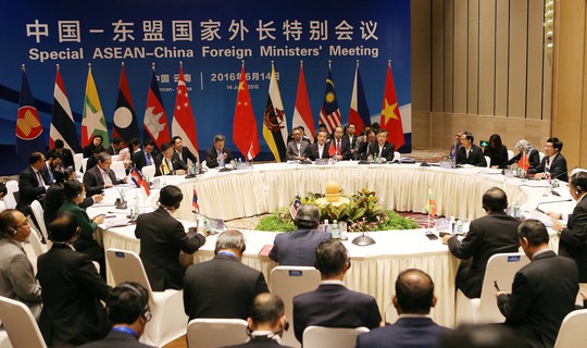 Khung cảnh Hội nghị Ngoại trưởng ASEAN - Trung Quốc tại TP Ngọc Khê hôm 14-6 Ảnh: REUTERS
