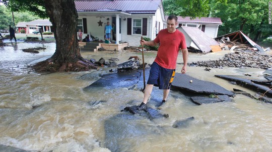 
Lũ lụt tàn phá nhiều địa phương ở bang West Virginia. Ảnh: AP
