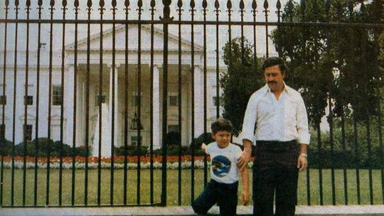 Ông trùm ma túy khét tiếng Pablo Escobar và con trai trước Nhà Trắng năm 1980. Ảnh: Twitter