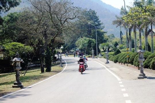 Con đường độc đạo dẫn lên các công trình Le Mont Bavi Resort & Spa - resort do Công ty TNHH Phát triển công nghệ (CFTD) làm chủ đầu