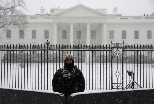 
Nhà Trắng ở thủ đô Washington ngập trong tuyết. Ảnh: Reuters
