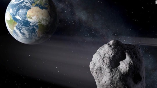 Tiểu hành tinh 2012 DA14 bay gần trái đất ở khoảng cách kỷ lục: 27.520 km vào ngày 15-2-2013. Ảnh: CNN