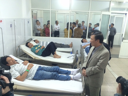 
Ông Lê Văn Trung, Giám đốc Sở Giao thông vận tải Đà Nẵng đã đến bệnh viện thăm hỏi các nạn nhân
