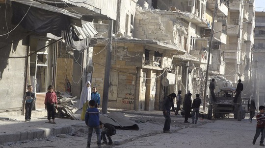 
Người dân Syria đang hy vọng cuộc nội chiến kéo dài 5 năm qua sẽ sớm kết thúc. Ảnh: Reuters
