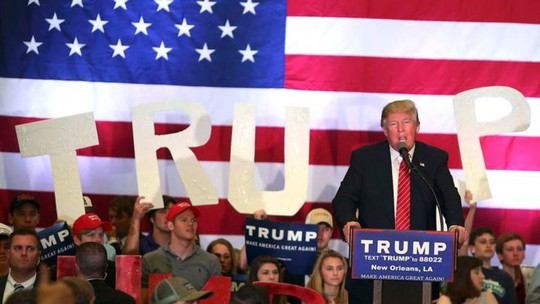 Ông Trump hôm 4-3 tích cực thu hút cử tri ở bang Louisiana. Ảnh: Reuters