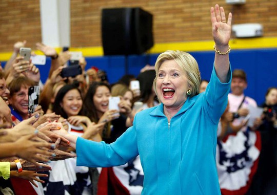 Bà Clinton tại Đại học California hôm 24-5. Ảnh: AP