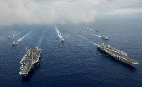 
Hai tàu sân bay USS John C. Stennis và USS Ronald Reagan đang làm nhiệm vụ hỗ trợ an ninh và ổn định ở Indo-Châu Á-Thái Bình Dương. Ảnh: REUTERS
