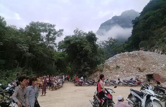 
Hiện trường nơi xảy ra vụ sập mỏ đá ở Thanh Hóa
