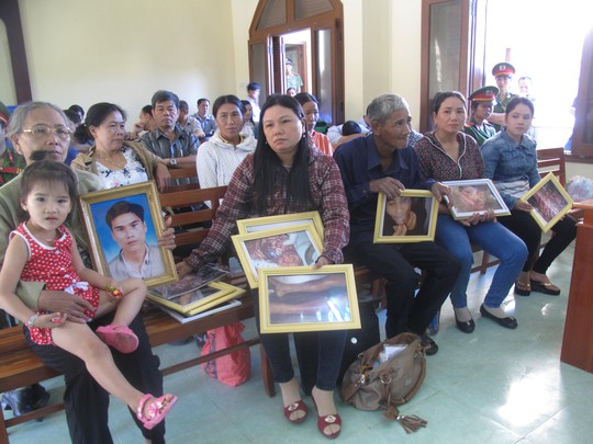 Gia đình bị hại tại phiên tòa sơ thẩm diễn ra từ ngày 7 đến 15-4-2015