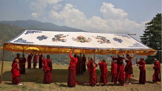 
Bhutan duy trì được nét văn hóa vì không đẩy mạnh du lịch.
