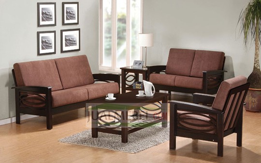 
Những màu ghế gỗ sẫm màu kết hợp cùng nệm sofa cùng tone sẽ là sự kết hợp ăn ý cho những không gian mang phong cách cổ điển.
