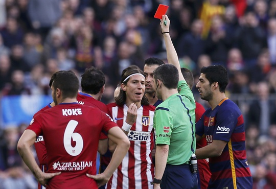 Chiếc thẻ đỏ của Filipe Luis khiến Atletico Madrid không thể lội ngược dòng