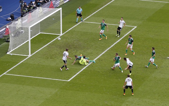 Bàn thắng của Gomez giúp Đức bảo toàn được ngôi đầu bảng C