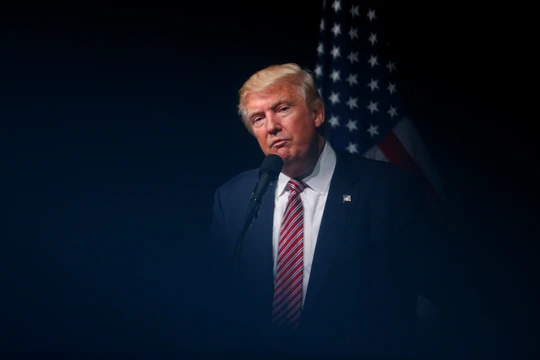Ông Trump trong buổi vận động tranh cử ở TP Ashburn, bang Virginia. Ảnh: Reuters