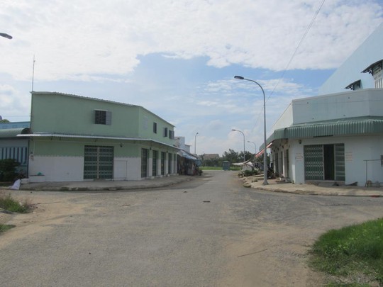 Nhà đầu tư thường chọn những nền đất có diện tích lớn để xây phòng trọ cho thuê. Ảnh: Phương Nga