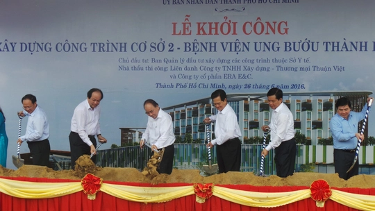 Thủ tướng Chính phủ cùng lãnh đạo TP HCM tại lễ khởi công