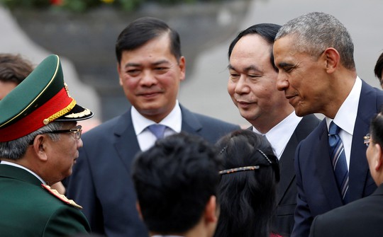 Tổng thống Obama bắt tay Thứ trưởng Bộ Quốc phòng, Thượng tướng Nguyễn Chí Vịnh