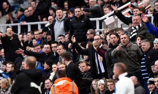 CĐV Newcastle la ó dữ dội khi chứng kiến đội nhà thua Bournemouth ngay trên sân nhà tuần qua