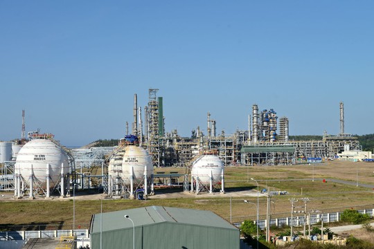 Một góc nhà máy lọc dầu Dung Quất