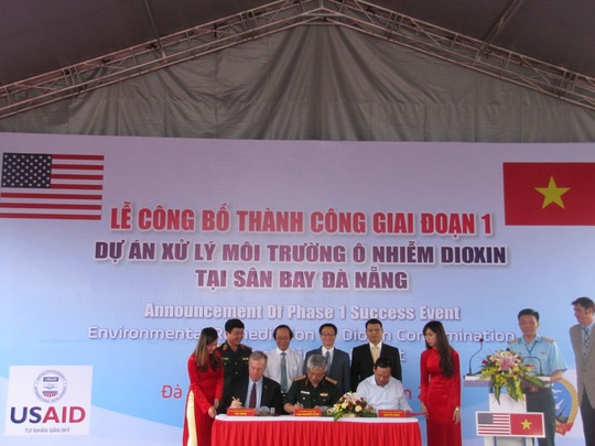 Ký kết bàn giao diện tích đất sạch cho Tổng công ty Cảng Hàng không Việt Nam