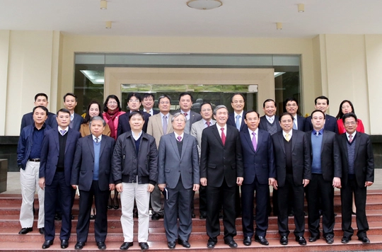
Các lãnh đạo Đảng, Văn phòng Trung ương Đảng và Văn phòng Chính phủ cùng ông Nguyễn Văn Nên, Chánh Văn phòng Trung ương Đảng nhiệm kỳ 2016- 2020
